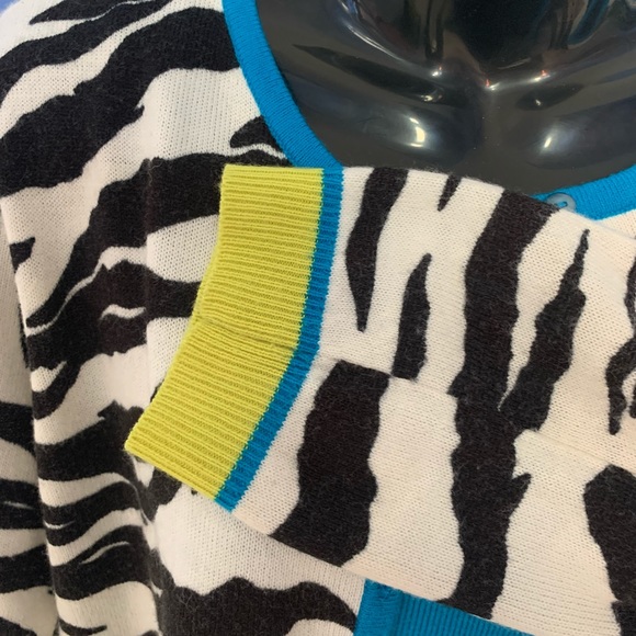 Animal print sweater w/ matching tank - Picture 3 of 9